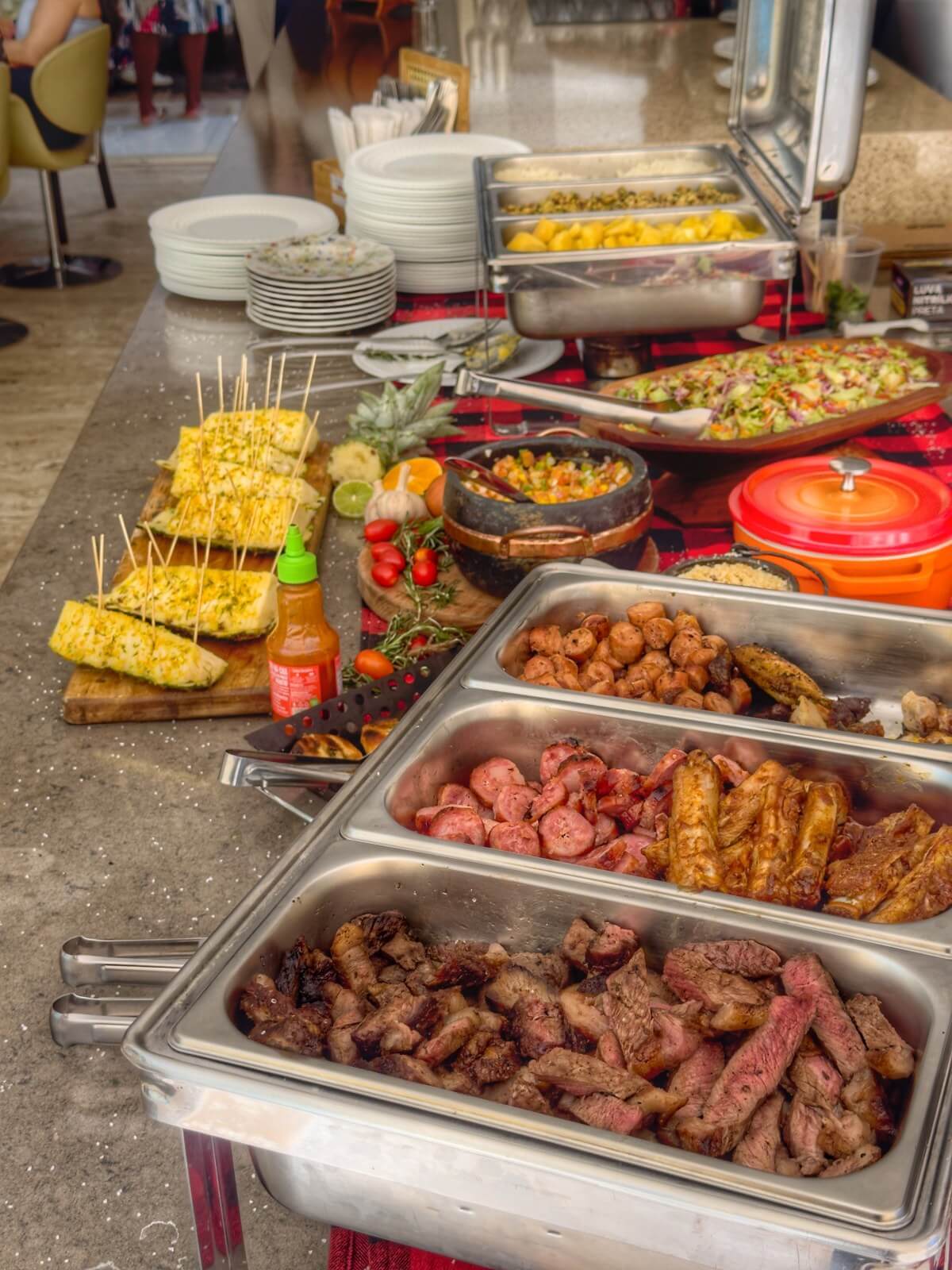 Churrasco em casa com buffet completo e acompanhamentos